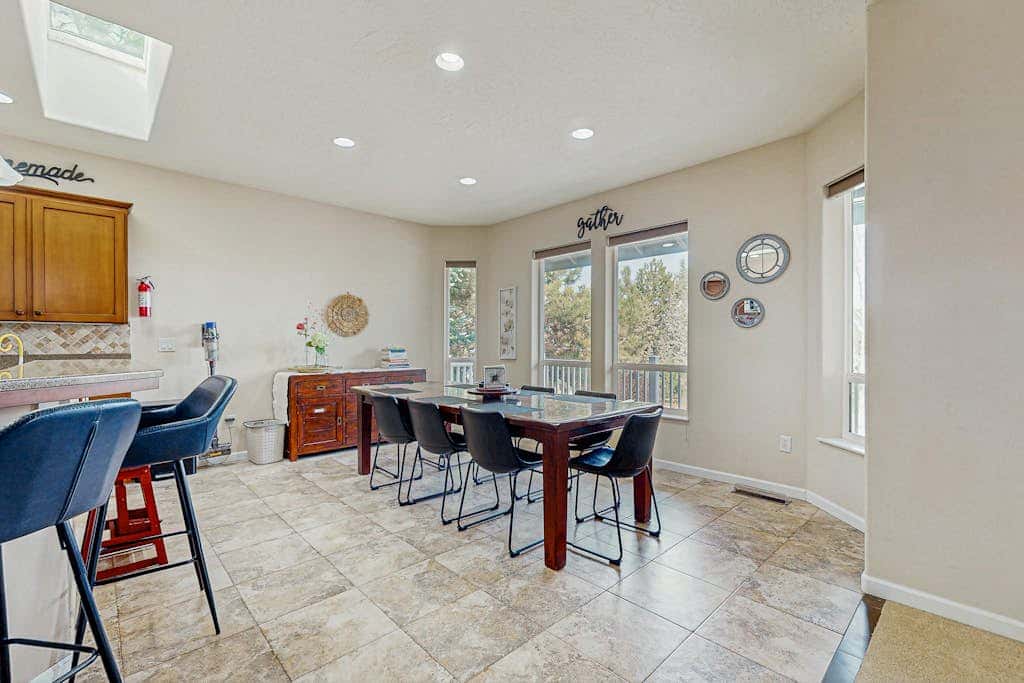 Cozy home with gas fireplace, private hot tub, & gas grill - in great neighborhood