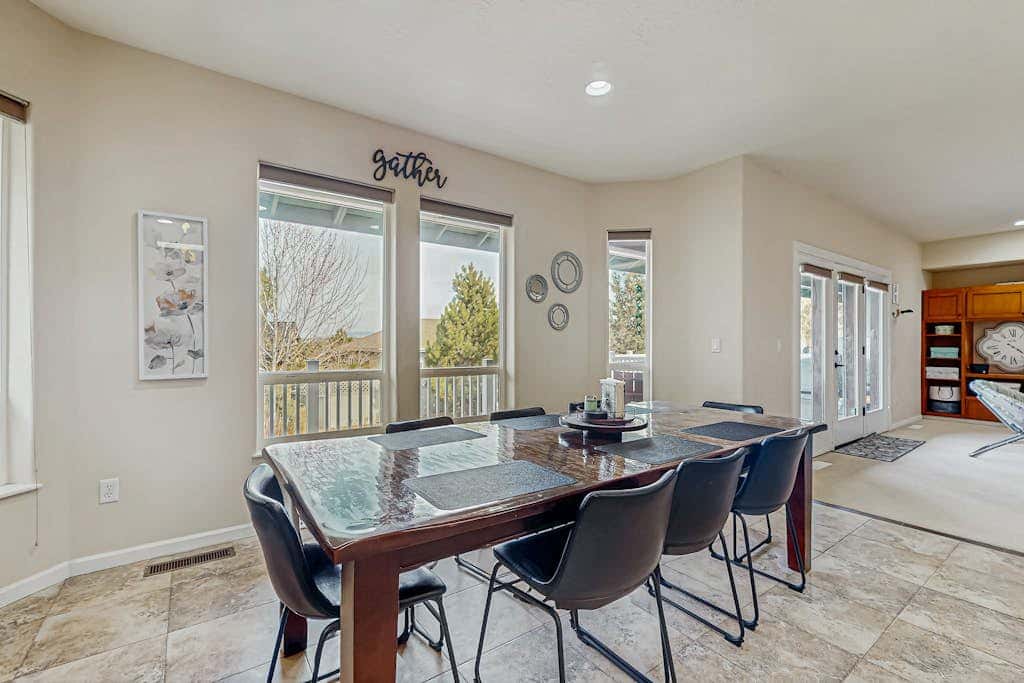 Cozy home with gas fireplace, private hot tub, & gas grill - in great neighborhood