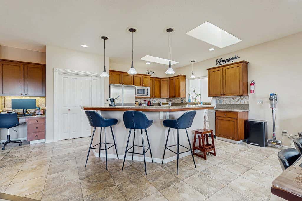 Cozy home with gas fireplace, private hot tub, & gas grill - in great neighborhood