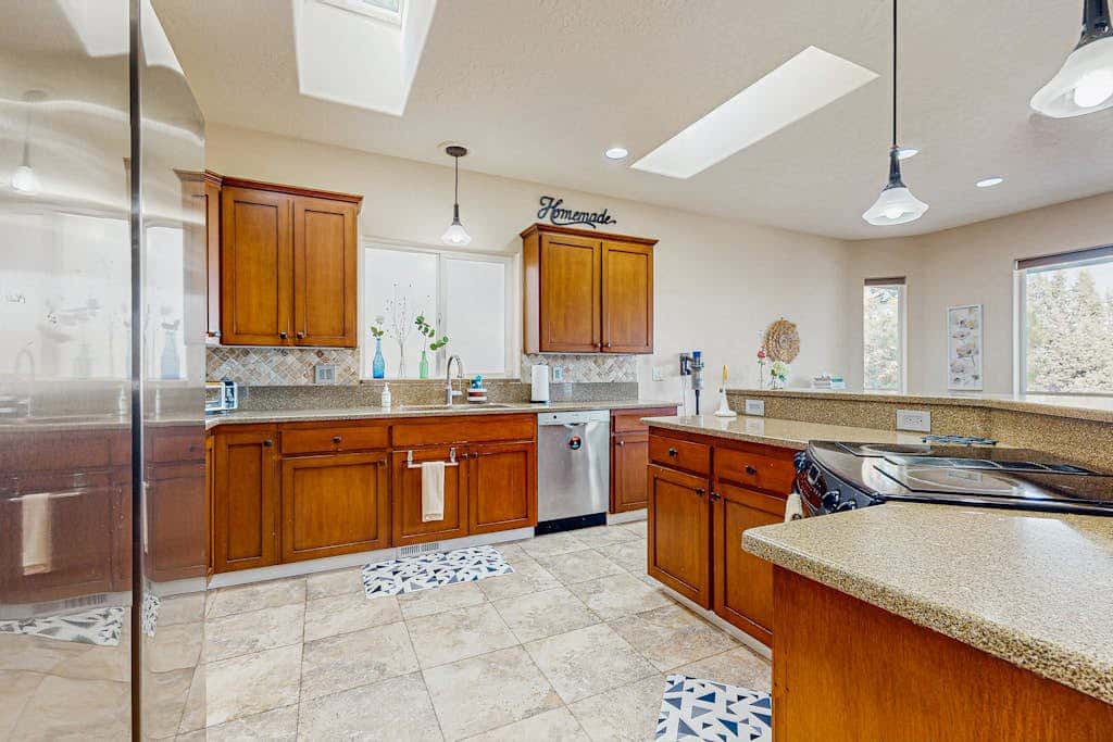 Cozy home with gas fireplace, private hot tub, & gas grill - in great neighborhood