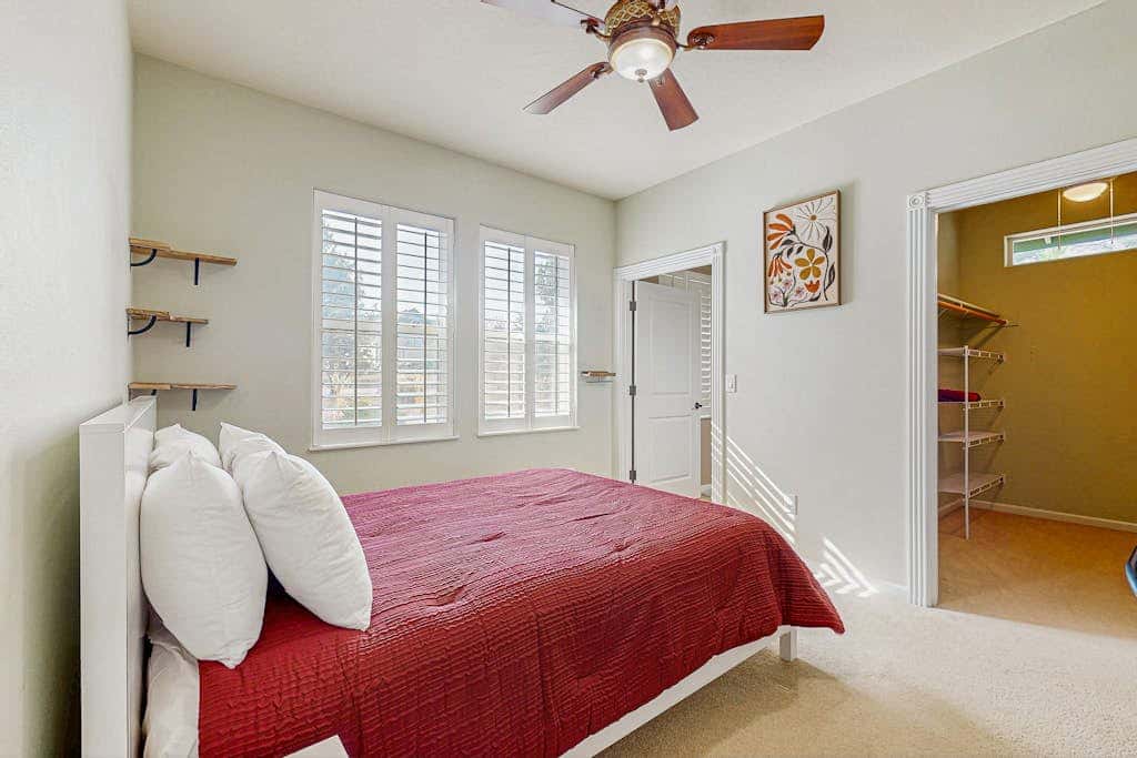 Cozy home with gas fireplace, private hot tub, & gas grill - in great neighborhood