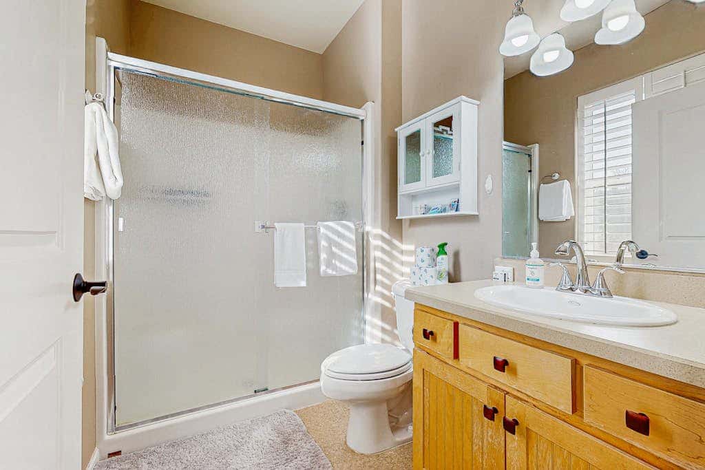 Cozy home with gas fireplace, private hot tub, & gas grill - in great neighborhood