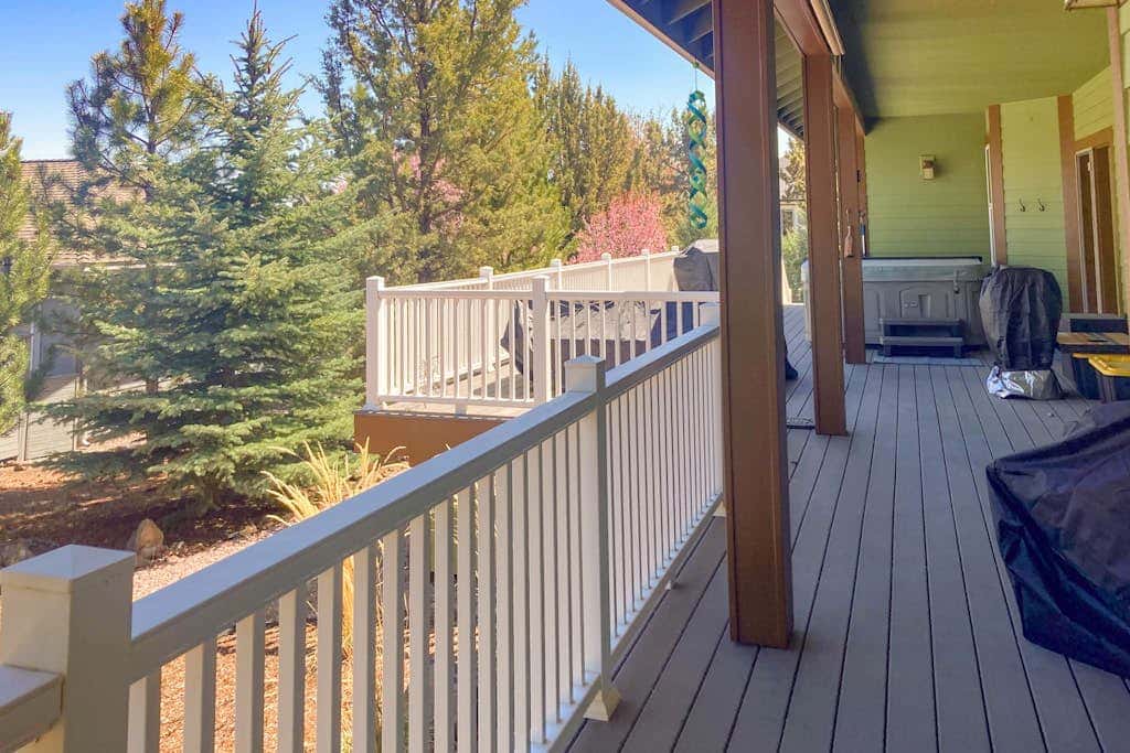 Cozy home with gas fireplace, private hot tub, & gas grill - in great neighborhood