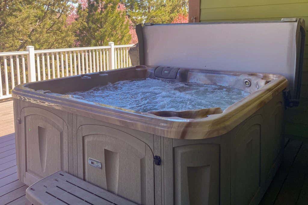 Cozy home with gas fireplace, private hot tub, & gas grill - in great neighborhood