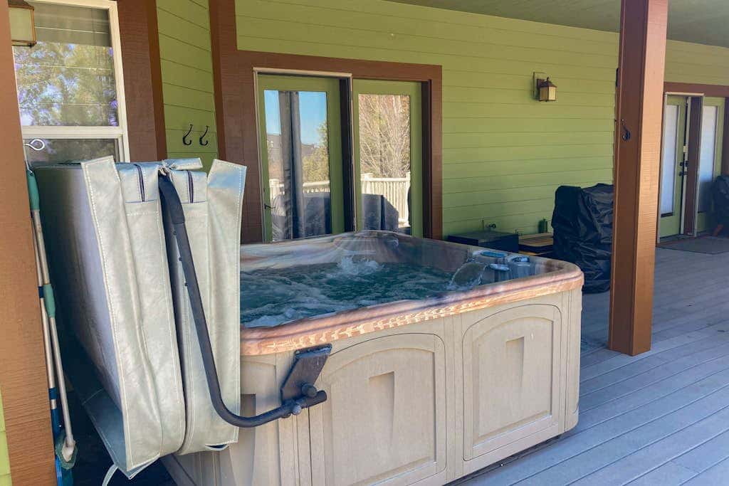 Cozy home with gas fireplace, private hot tub, & gas grill - in great neighborhood