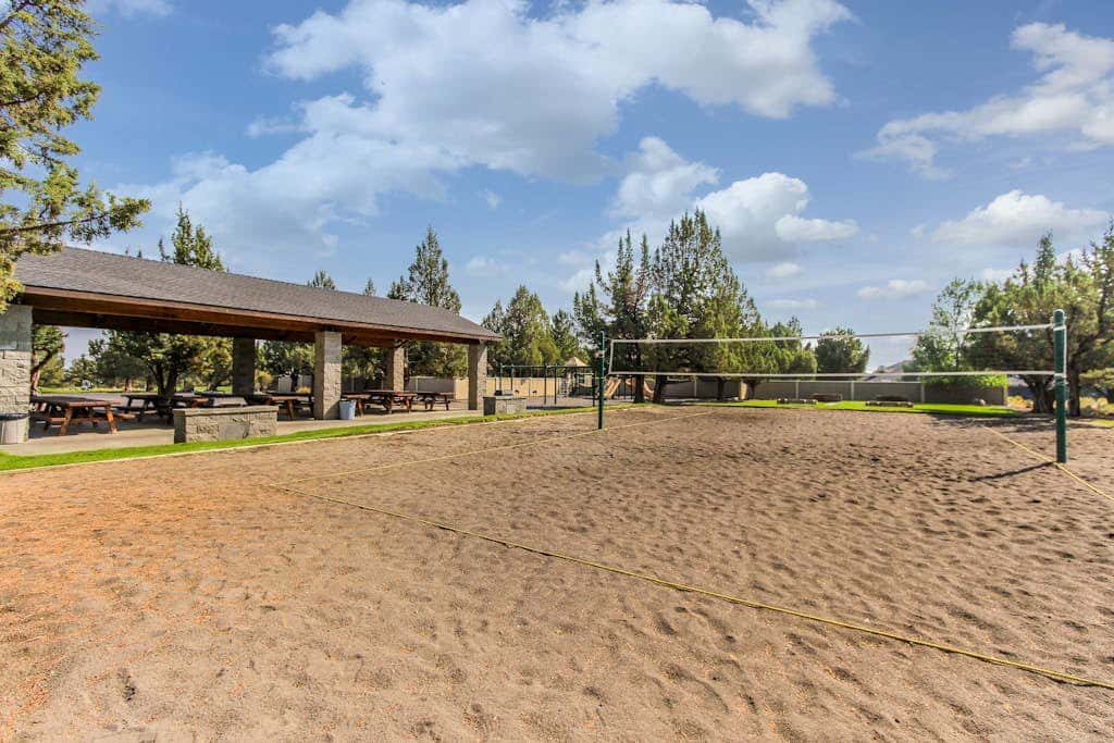 Cozy home with gas fireplace, private hot tub, & gas grill - in great neighborhood