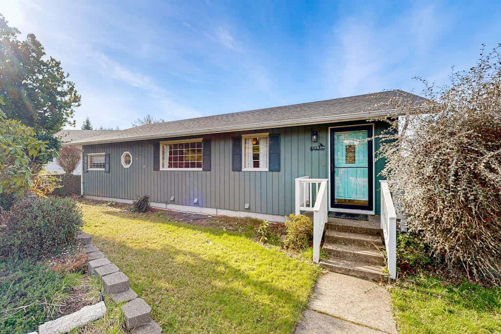 Cozy family-friendly home with game room, valley views, private hot tub, grill