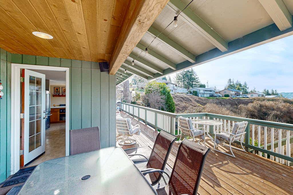 Cozy family-friendly home with game room, valley views, private hot tub, grill