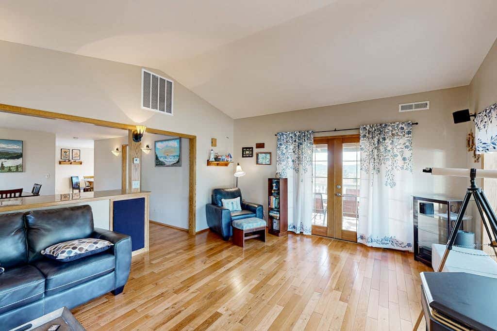 Cozy family-friendly home with game room, valley views, private hot tub, grill