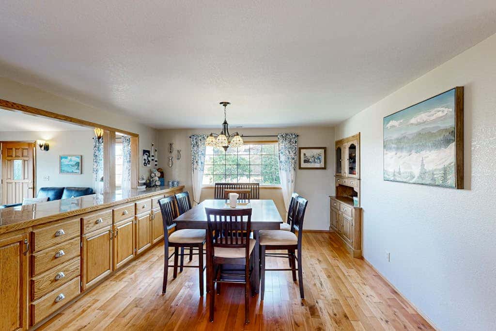 Cozy family-friendly home with game room, valley views, private hot tub, grill