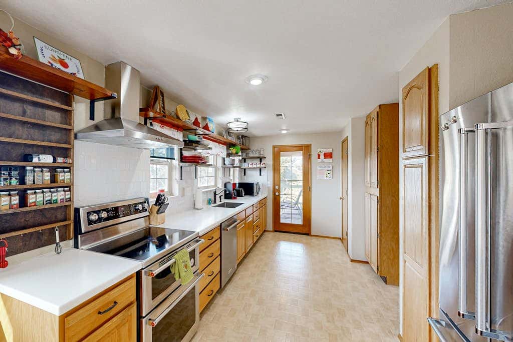Cozy family-friendly home with game room, valley views, private hot tub, grill