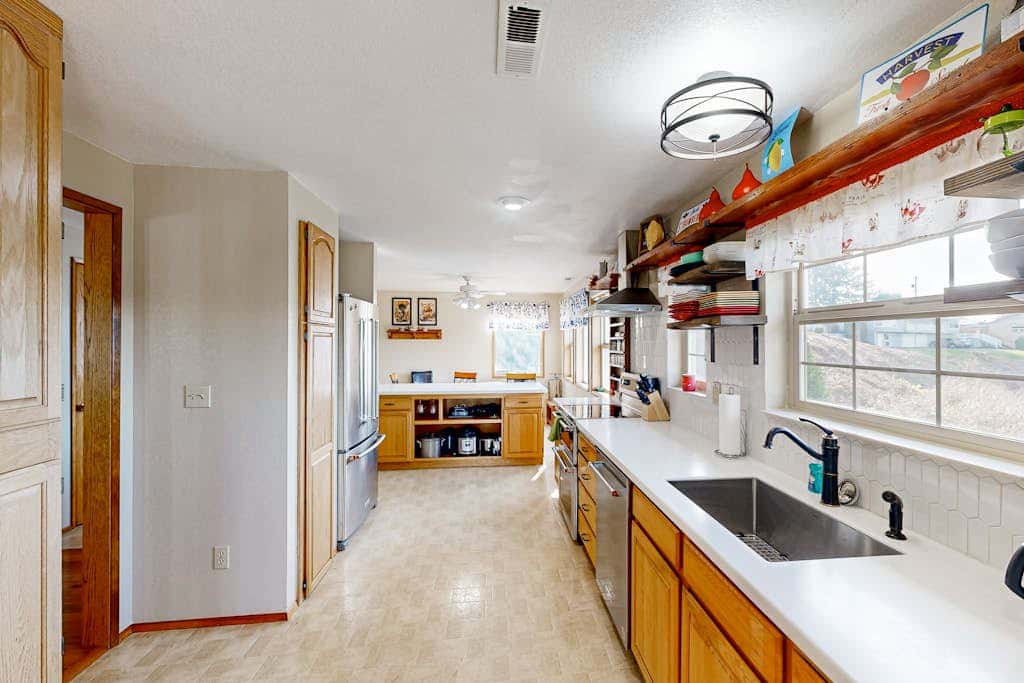 Cozy family-friendly home with game room, valley views, private hot tub, grill