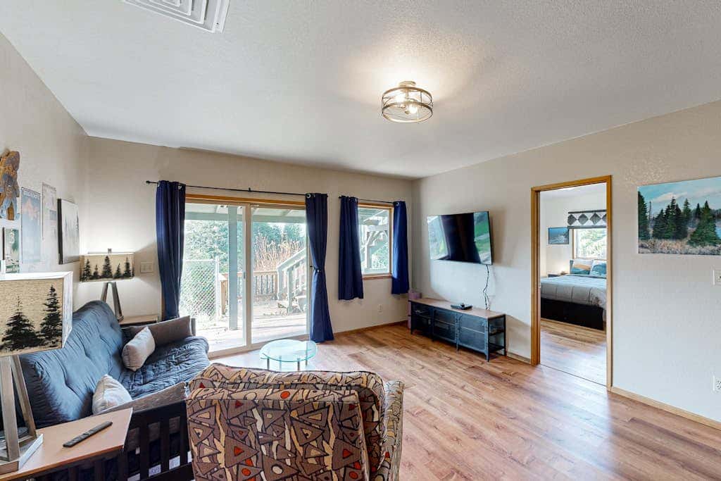 Cozy family-friendly home with game room, valley views, private hot tub, grill