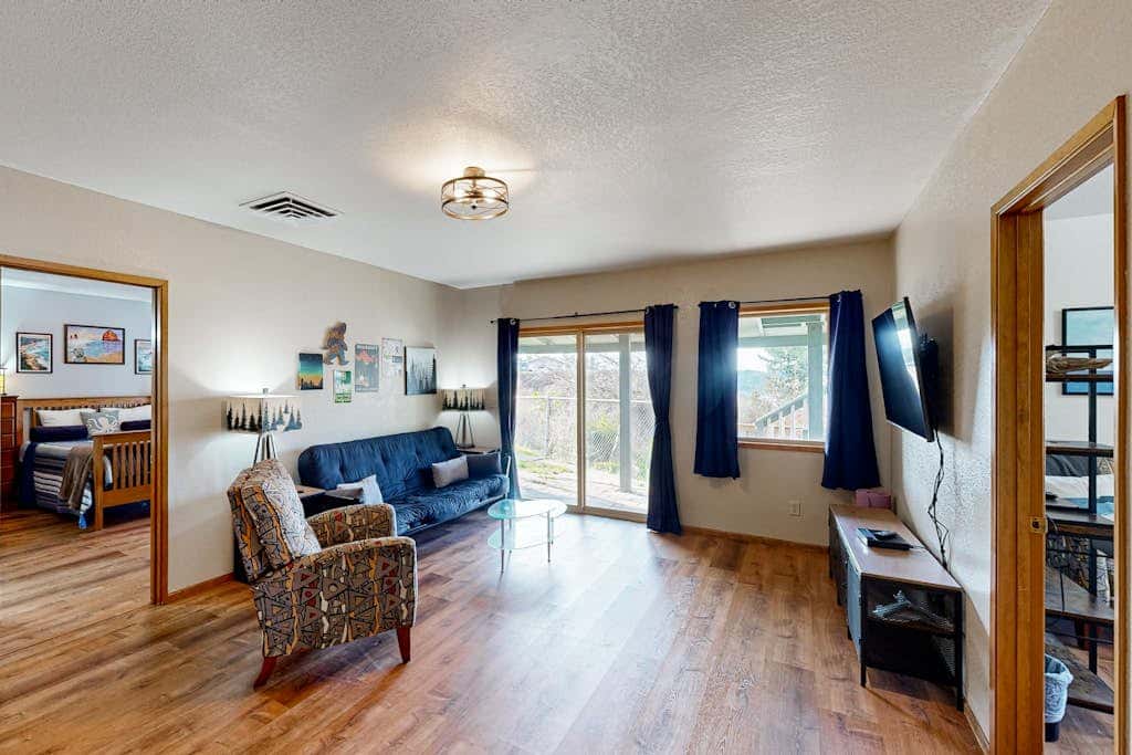 Cozy family-friendly home with game room, valley views, private hot tub, grill