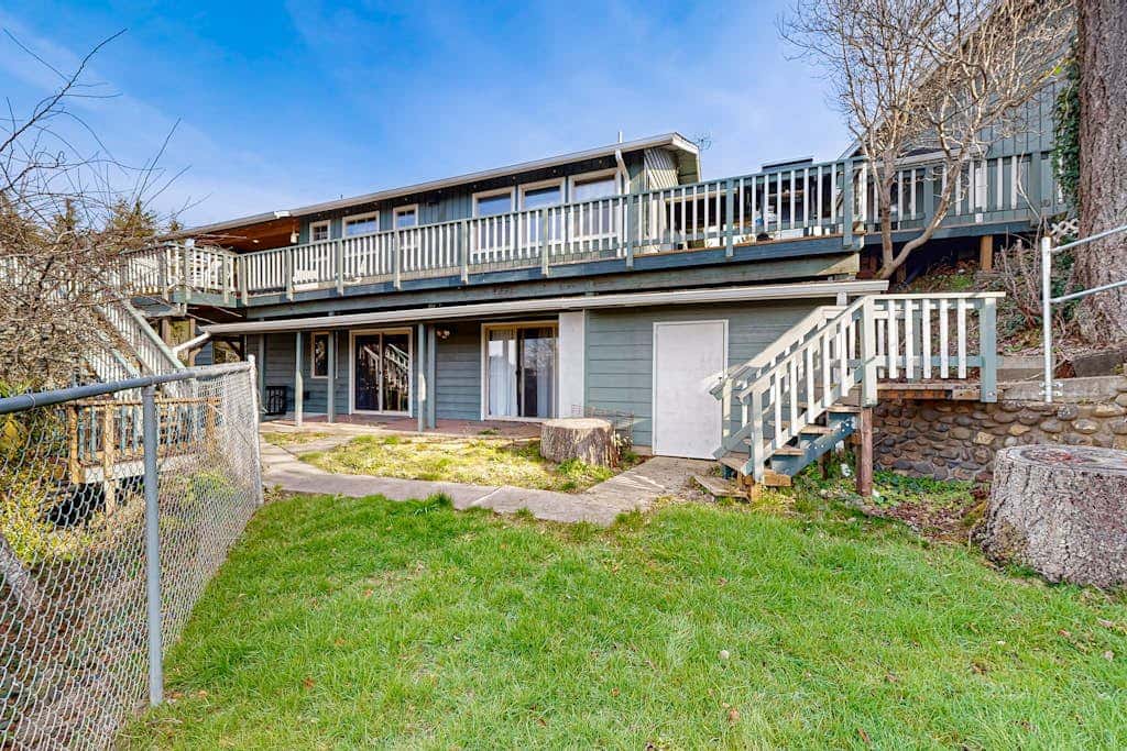 Cozy family-friendly home with game room, valley views, private hot tub, grill