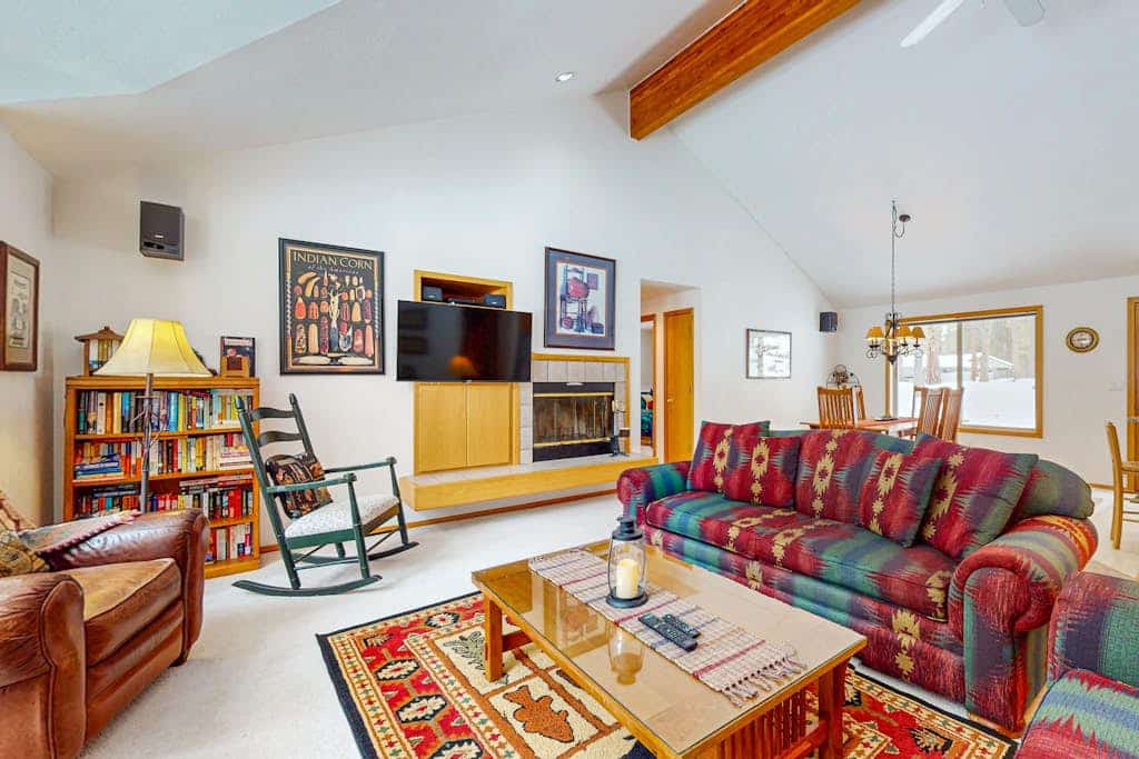 Family-Friendly Sunriver Home with Private Hot Tub, Shared Pool, WiFi, SHARC passes
