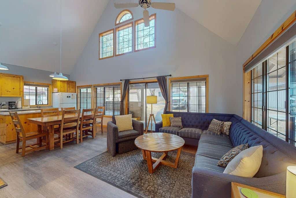 Newly renovated home with private hot tub, deck, & SHARC passes