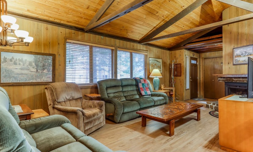 Cozy Jay Cabin