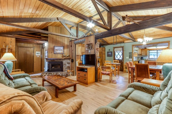 Cozy Jay Cabin