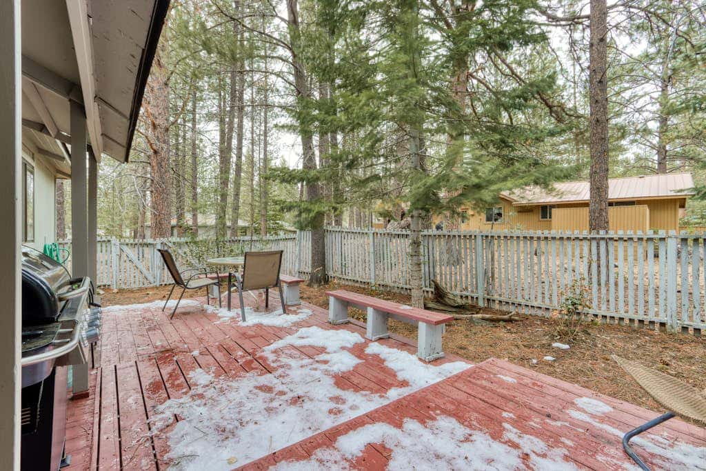 Dog-Friendly Cabin Close to the Village - SHARC Passes Included