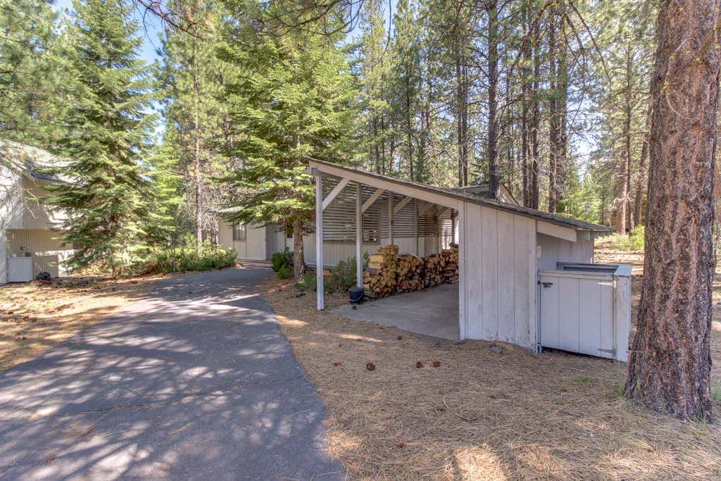 Dog-Friendly Cabin Close to the Village - SHARC Passes Included