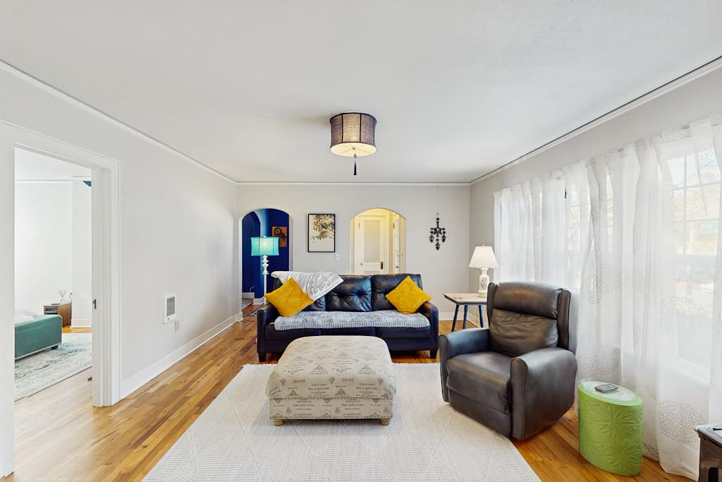 Cozy, vintage home in Eugene located in quiet & eclectic neighborhood close to downtown.