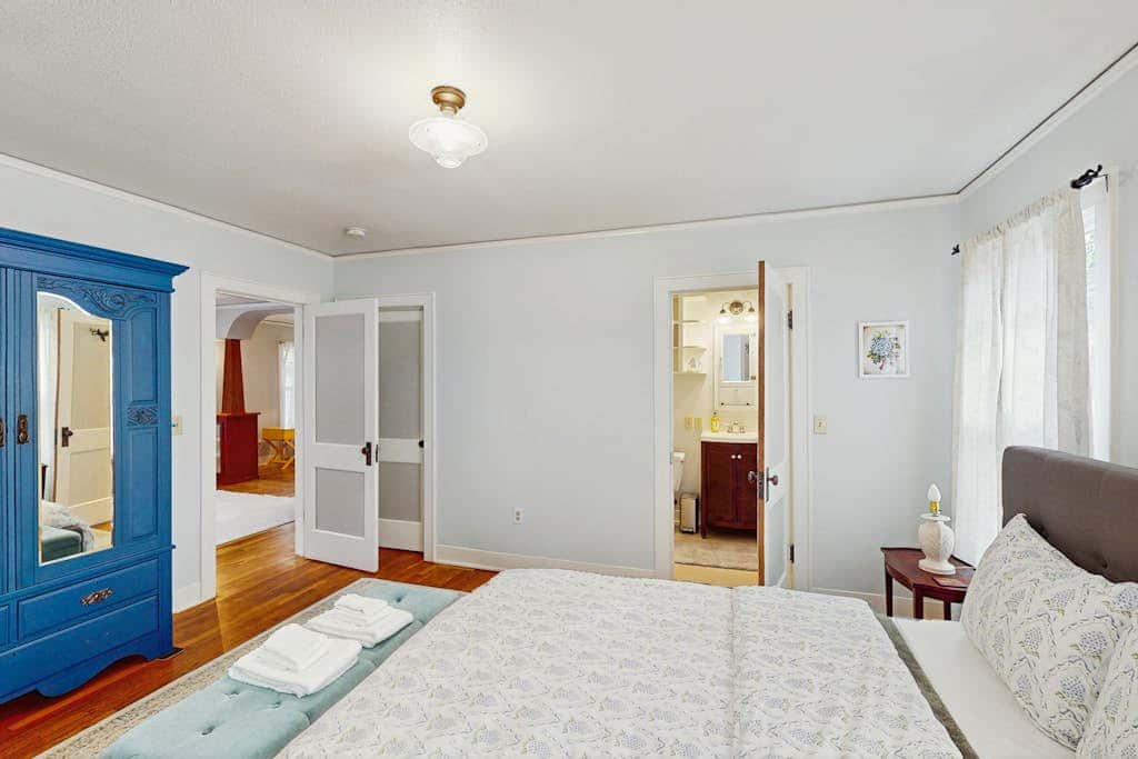 Cozy, vintage home in Eugene located in quiet & eclectic neighborhood close to downtown.