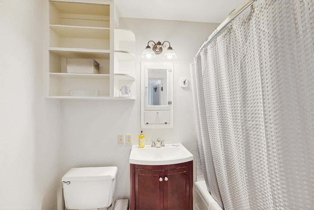 Cozy, vintage home in Eugene located in quiet & eclectic neighborhood close to downtown.