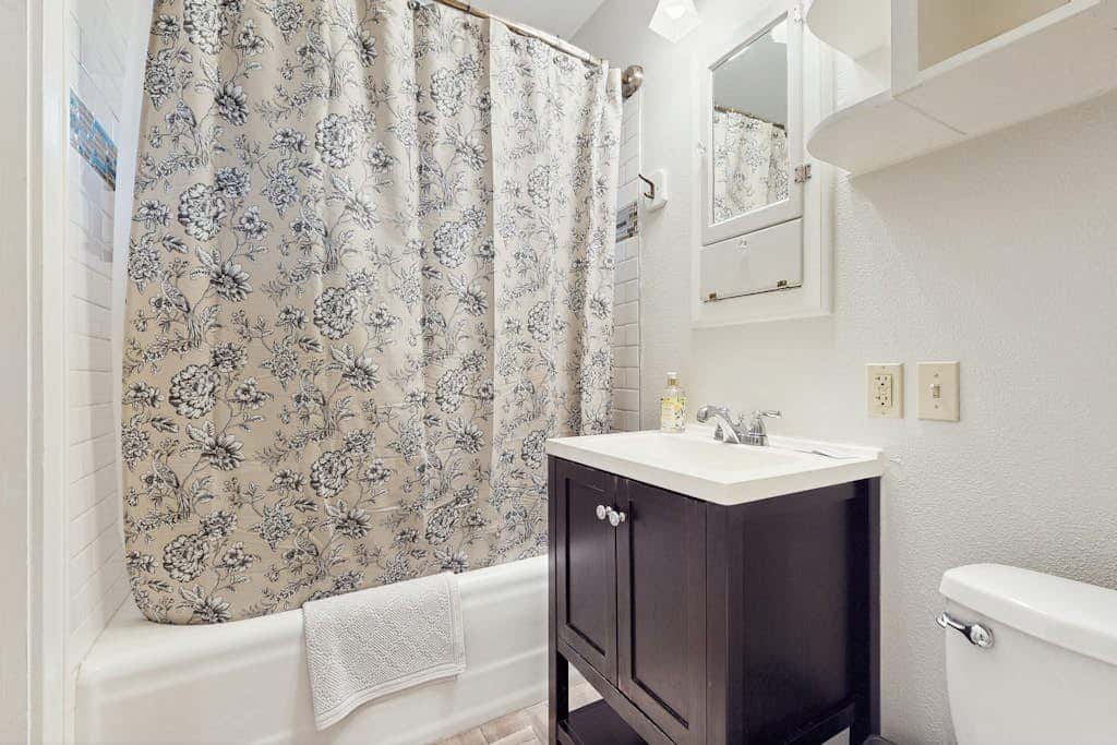 Cozy, vintage home in Eugene located in quiet & eclectic neighborhood close to downtown.