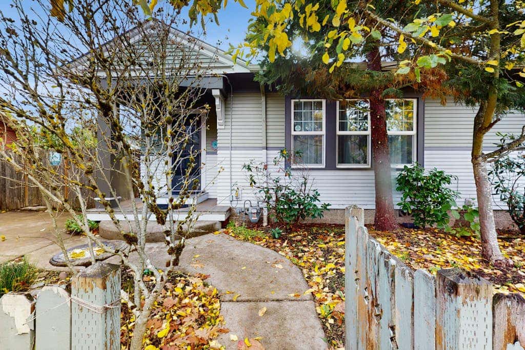 Cozy, vintage home in Eugene located in quiet & eclectic neighborhood close to downtown.