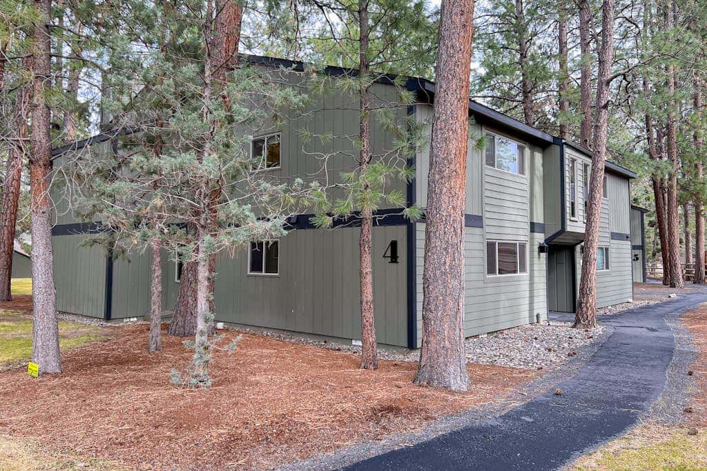 Delightful escape near downtown with shared pool & hot tub, rec room, & large deck