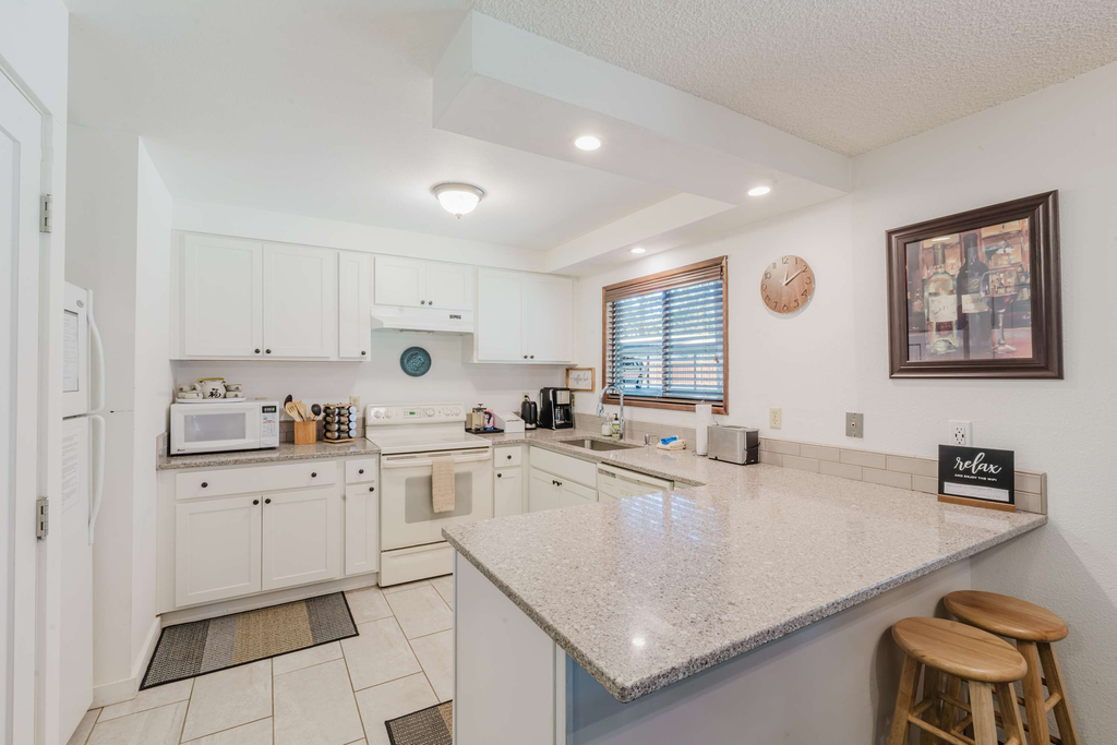 Delightful escape near downtown with shared pool & hot tub, rec room, & large deck