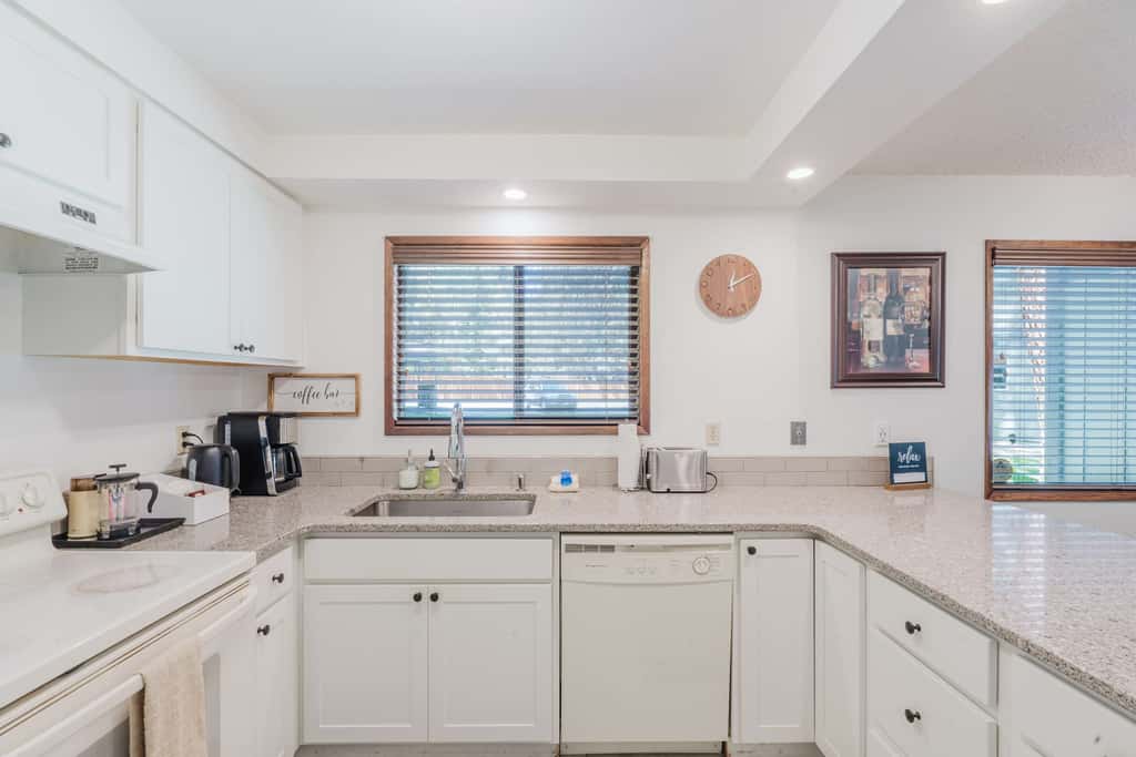 Delightful escape near downtown with shared pool & hot tub, rec room, & large deck