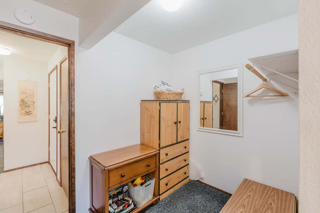 Delightful escape near downtown with shared pool & hot tub, rec room, & large deck