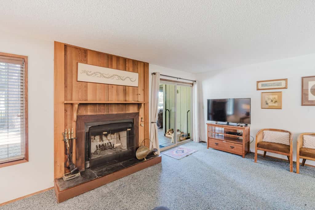 Delightful escape near downtown with shared pool & hot tub, rec room, & large deck
