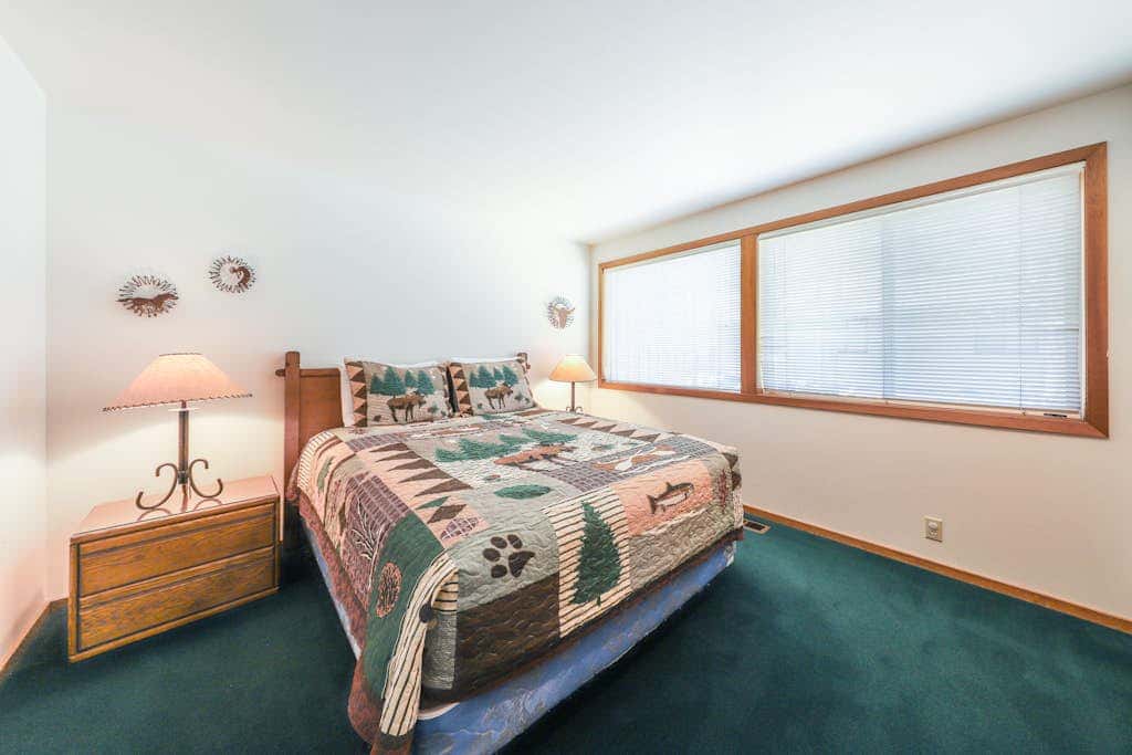 Vintage mountain home with private hot tub & SHARC access - dogs welcome