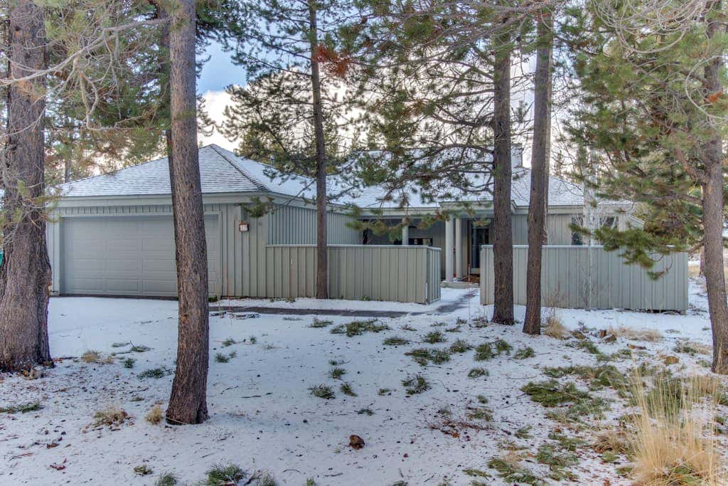 Vintage mountain home with private hot tub & SHARC access - dogs welcome