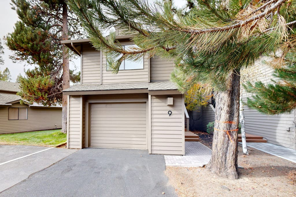 Serene Condo with Private Hot Tub, Fireplace & Shared Pool - By Golf Course