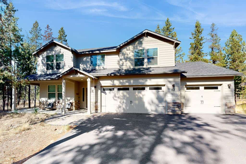 Charming Home with a Private Hot Tub, SHARC Passes, Fast WiFi, and Central AC