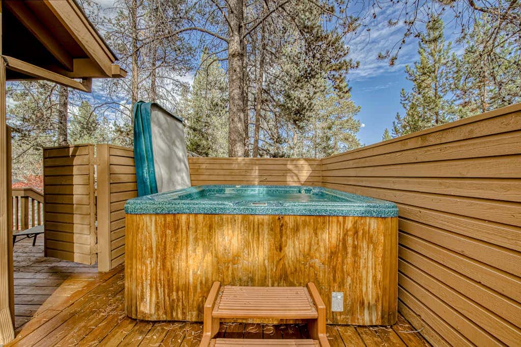 Inviting Updated Sunriver Home in Great Location with Large Deck, Private Hot Tub