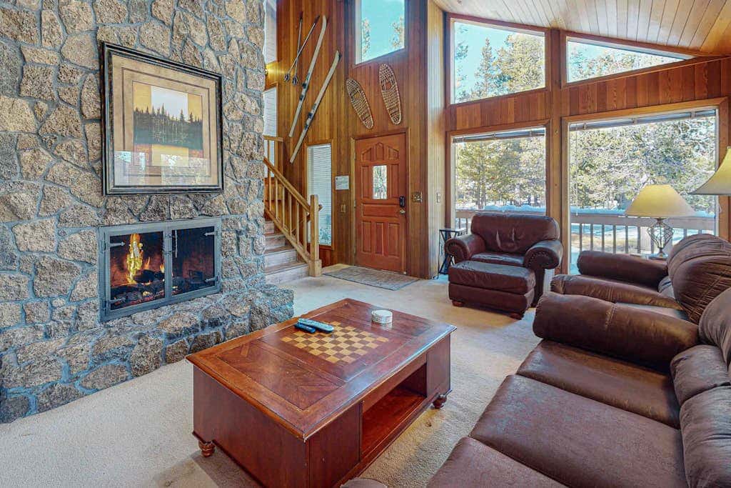 Inviting Updated Sunriver Home in Great Location with Large Deck, Private Hot Tub