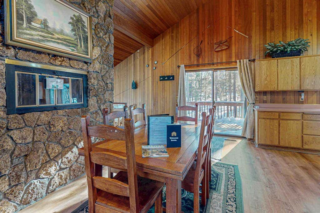 Inviting Updated Sunriver Home in Great Location with Large Deck, Private Hot Tub
