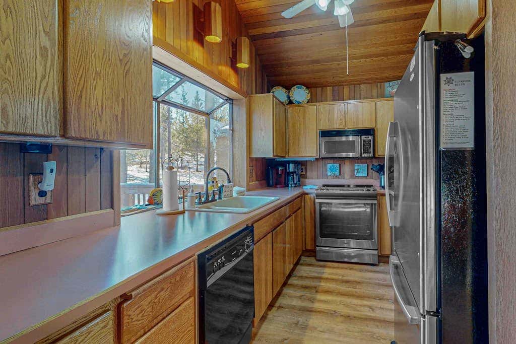 Inviting Updated Sunriver Home in Great Location with Large Deck, Private Hot Tub