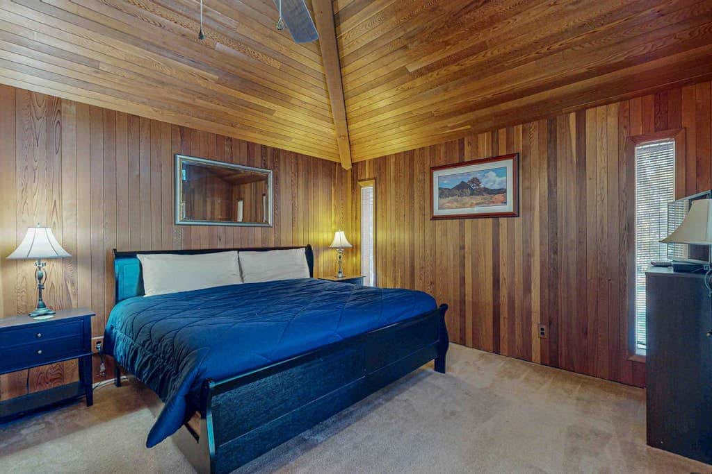 Inviting Updated Sunriver Home in Great Location with Large Deck, Private Hot Tub