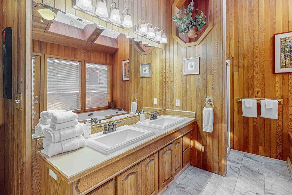 Inviting Updated Sunriver Home in Great Location with Large Deck, Private Hot Tub
