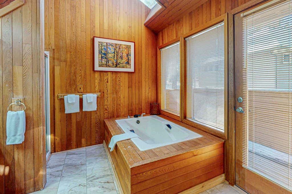 Inviting Updated Sunriver Home in Great Location with Large Deck, Private Hot Tub