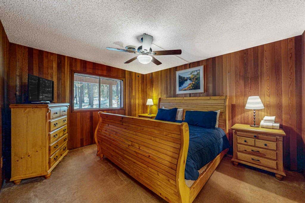 Inviting Updated Sunriver Home in Great Location with Large Deck, Private Hot Tub