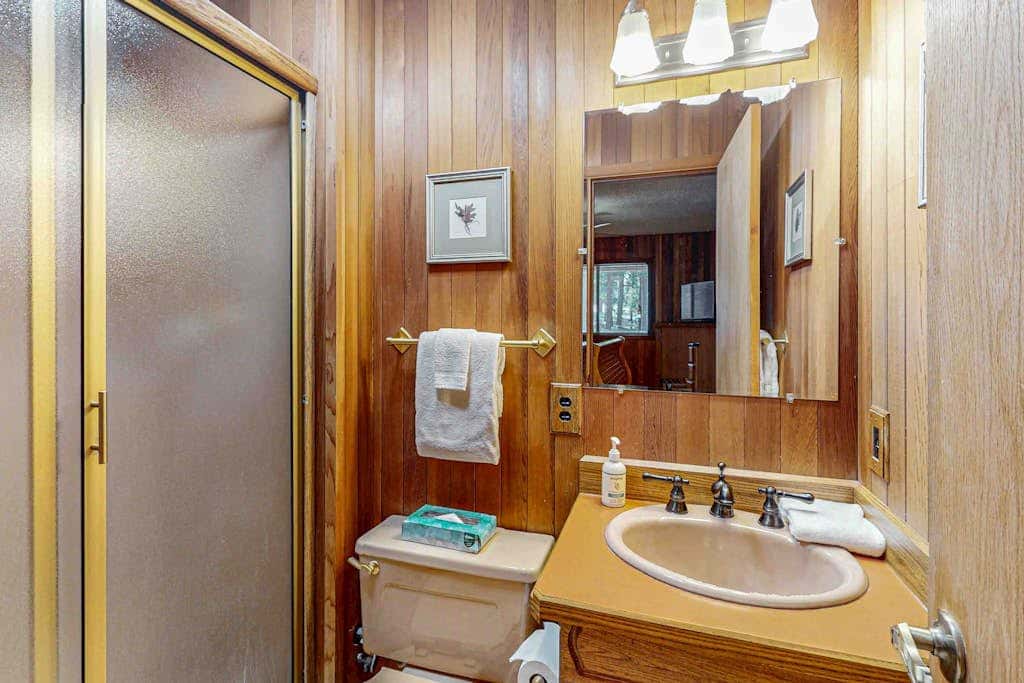 Inviting Updated Sunriver Home in Great Location with Large Deck, Private Hot Tub