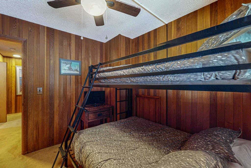 Inviting Updated Sunriver Home in Great Location with Large Deck, Private Hot Tub