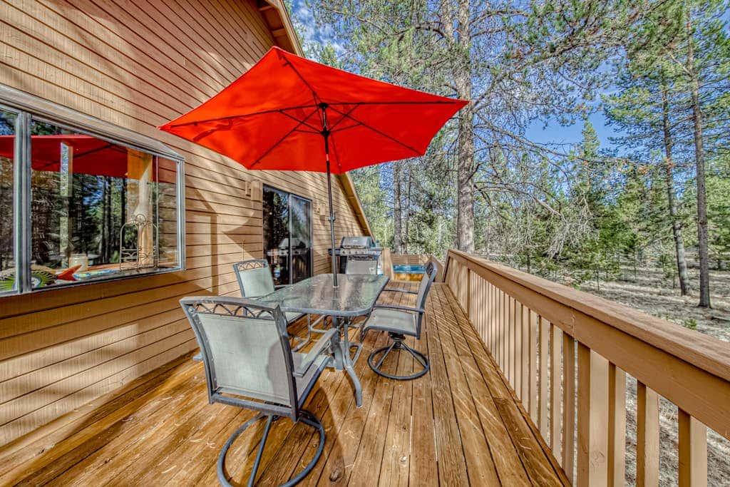 Inviting Updated Sunriver Home in Great Location with Large Deck, Private Hot Tub
